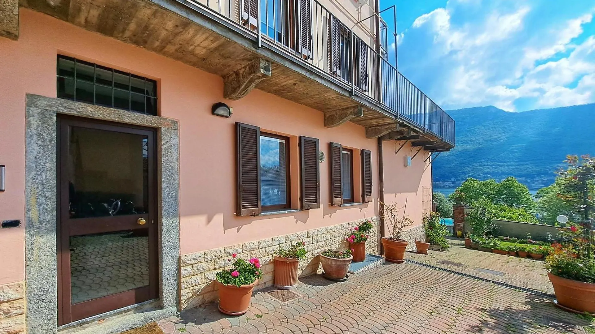Le Rose Sul Lago Pescate Apartmán